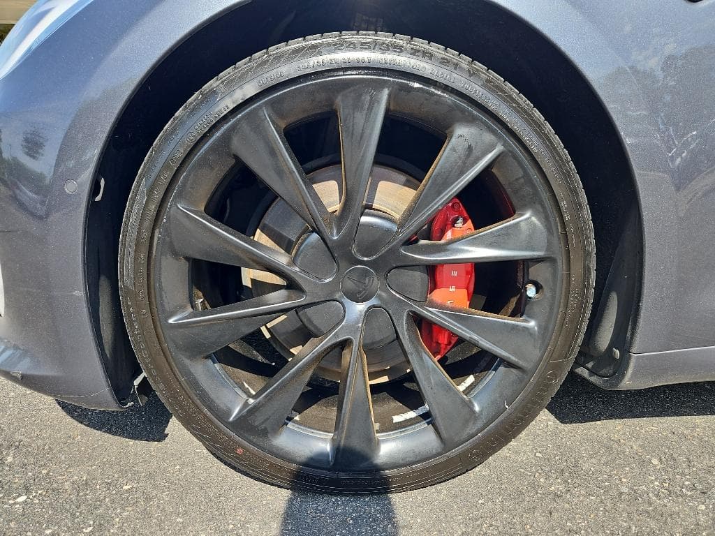 2020 Tesla Model S view 25