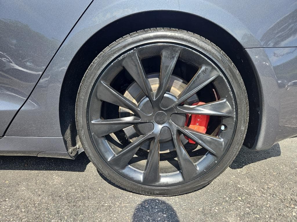 2020 Tesla Model S view 27