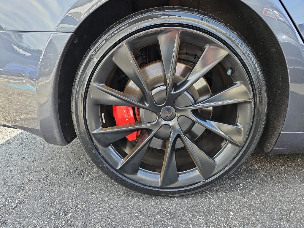 2020 Tesla Model S view 29