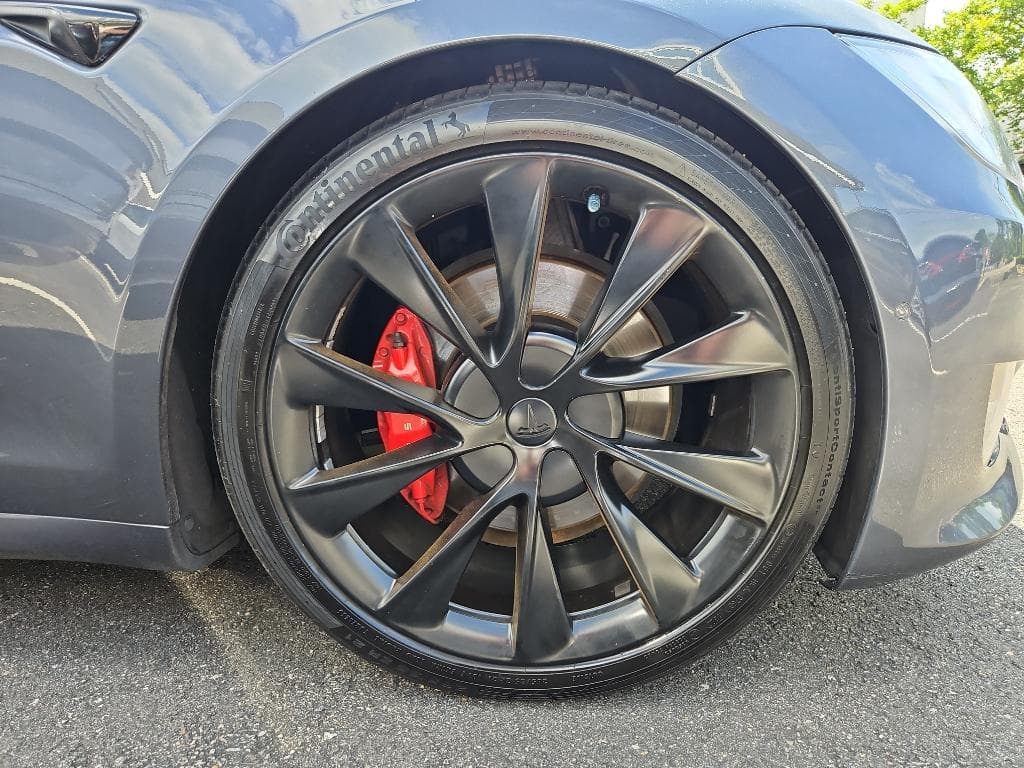 2020 Tesla Model S view 31