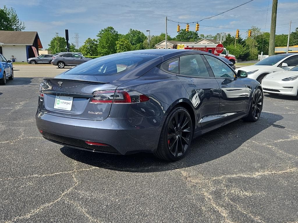 2020 Tesla Model S view 3