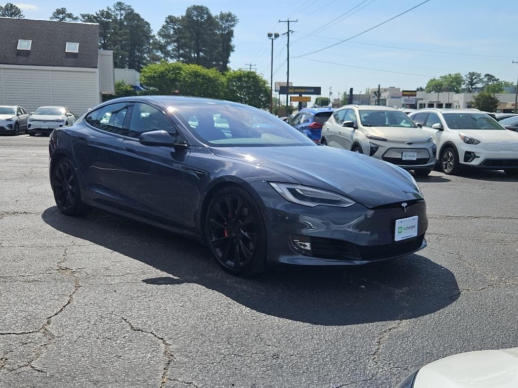 2020 Tesla Model S view 4