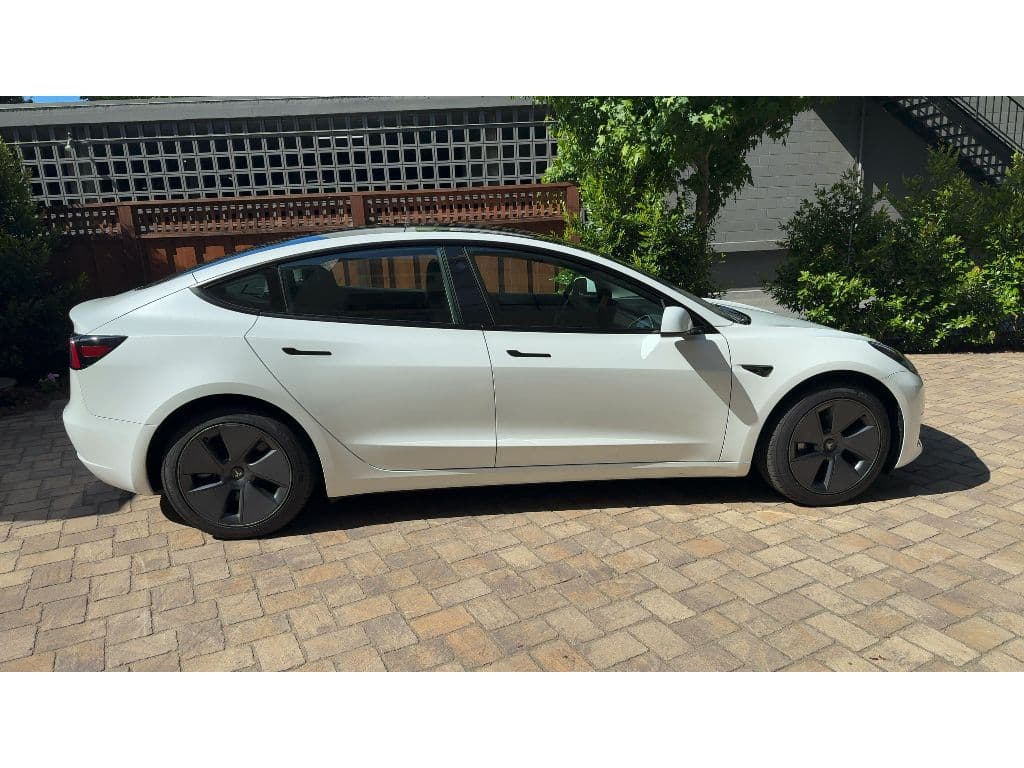 2023 Tesla Model 3 view 3