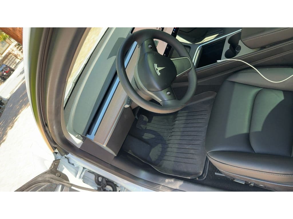 2023 Tesla Model 3 view 5