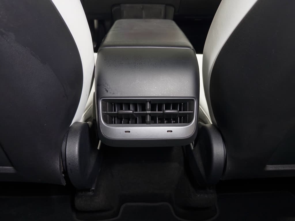 2022 Tesla Model Y view 19