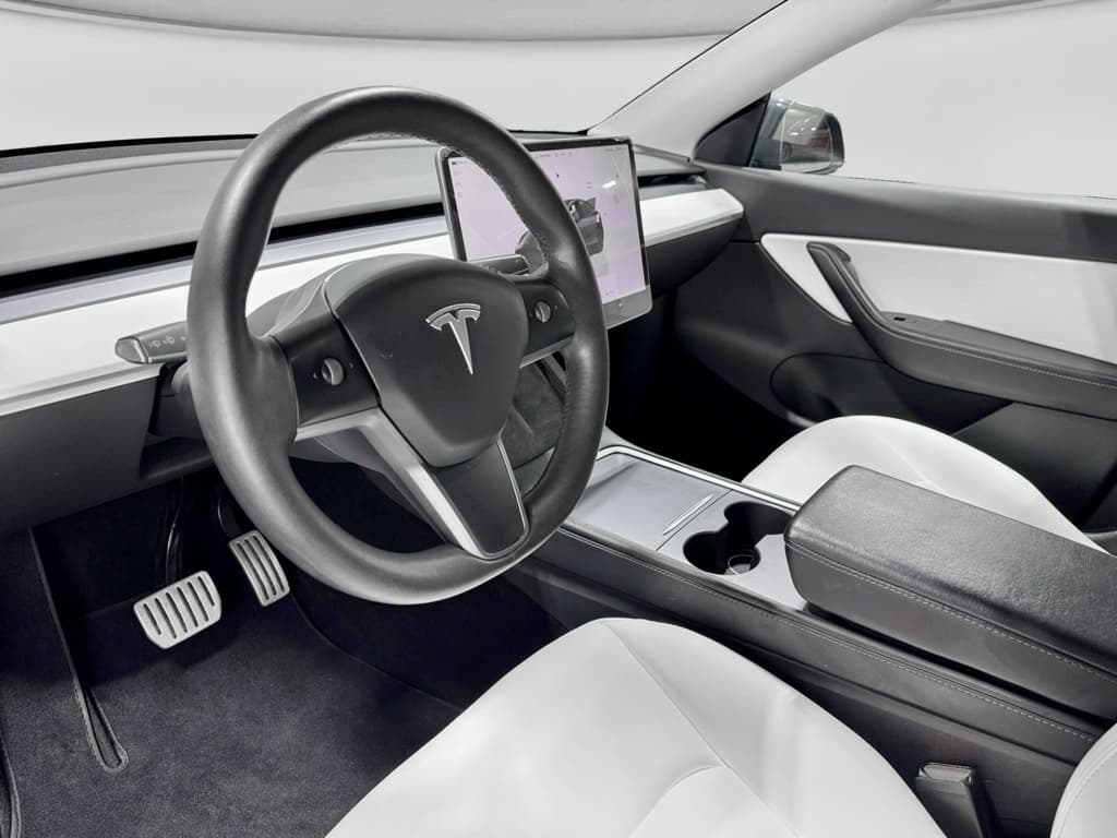 2022 Tesla Model Y view 16