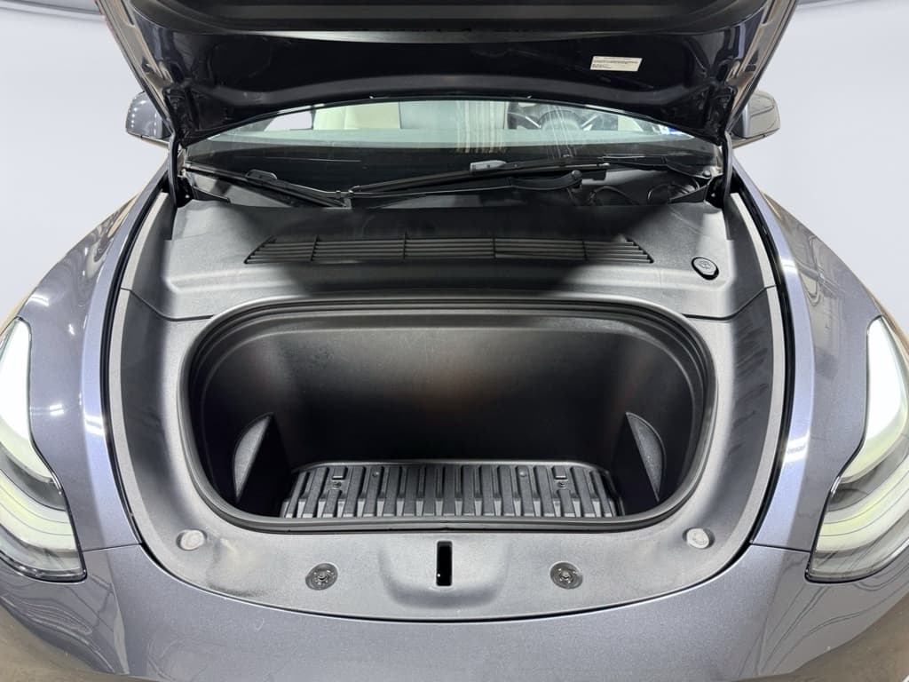 2022 Tesla Model Y view 23