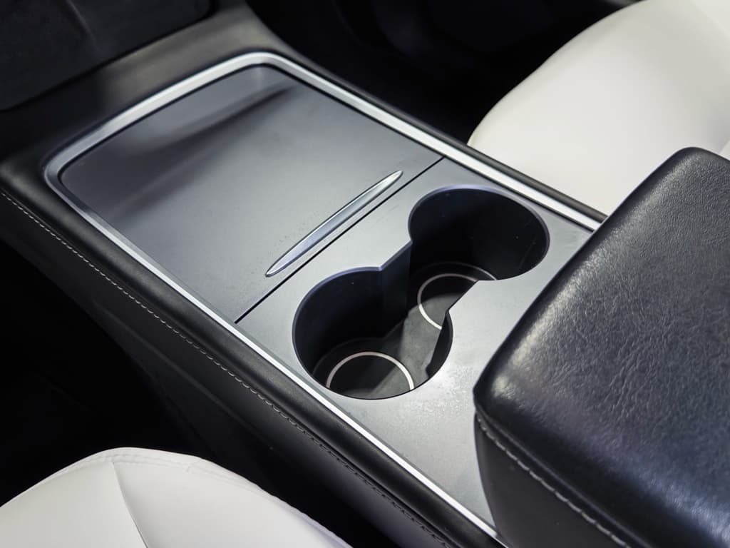 2022 Tesla Model Y view 17