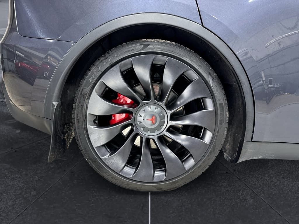 2022 Tesla Model Y view 35