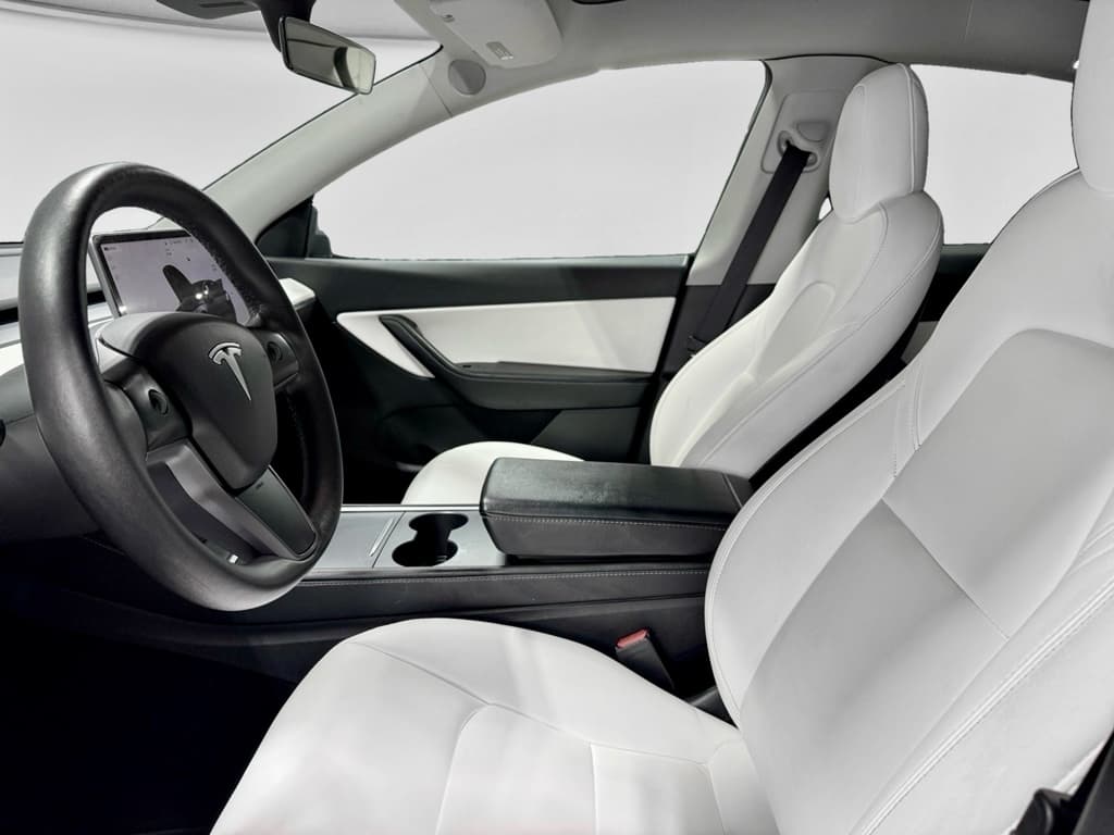 2022 Tesla Model Y view 15