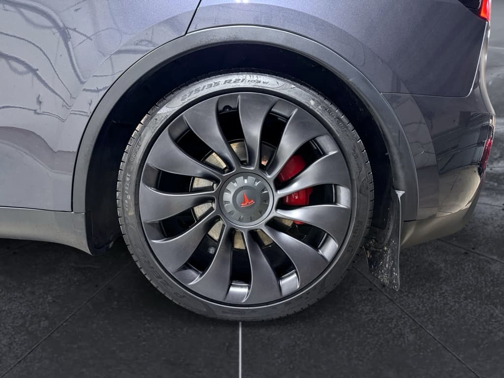 2022 Tesla Model Y view 31