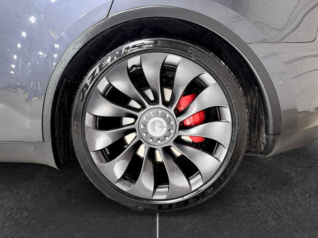 2022 Tesla Model Y view 31