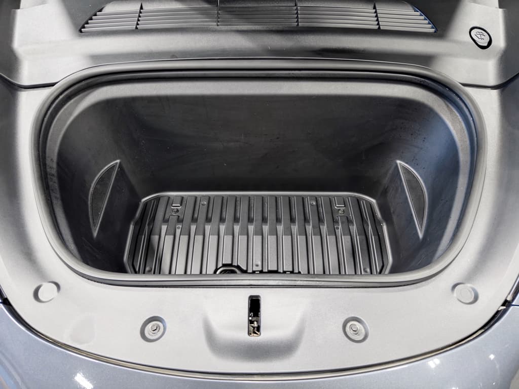 2022 Tesla Model Y view 24