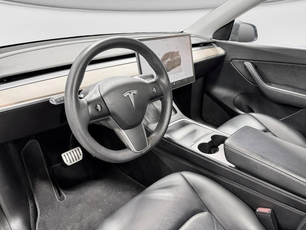 2022 Tesla Model Y view 16