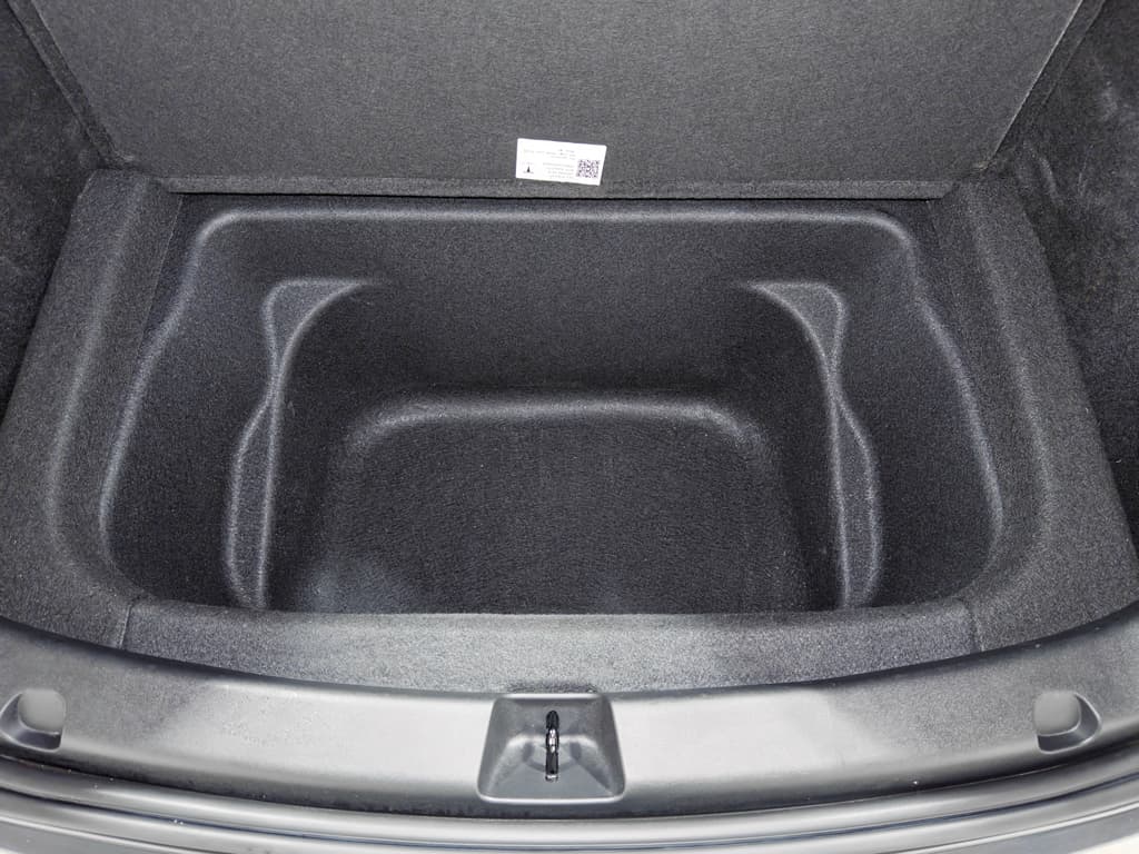 2022 Tesla Model Y view 26