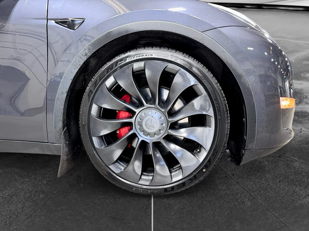 2022 Tesla Model Y view 35