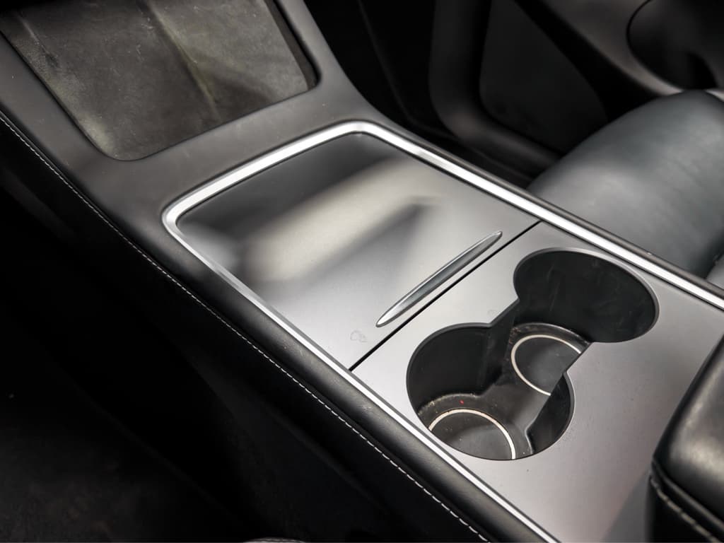 2022 Tesla Model Y view 17