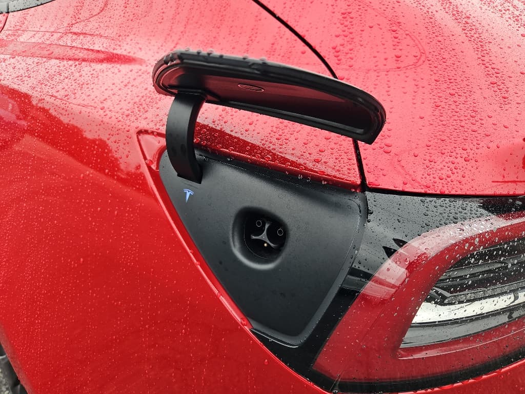 2023 Tesla Model 3 view 5