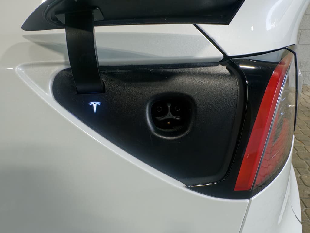 2022 Tesla Model Y view 5