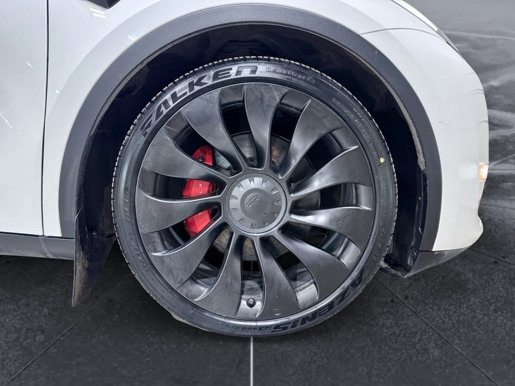 2022 Tesla Model Y view 35