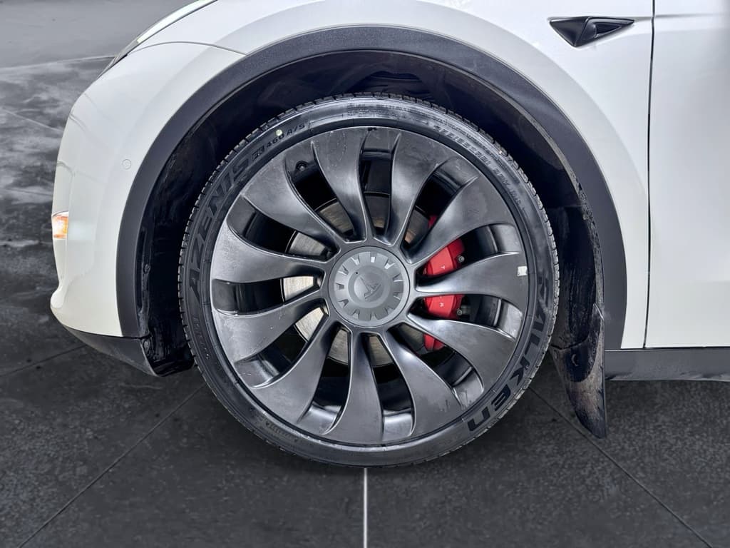 2022 Tesla Model Y view 31