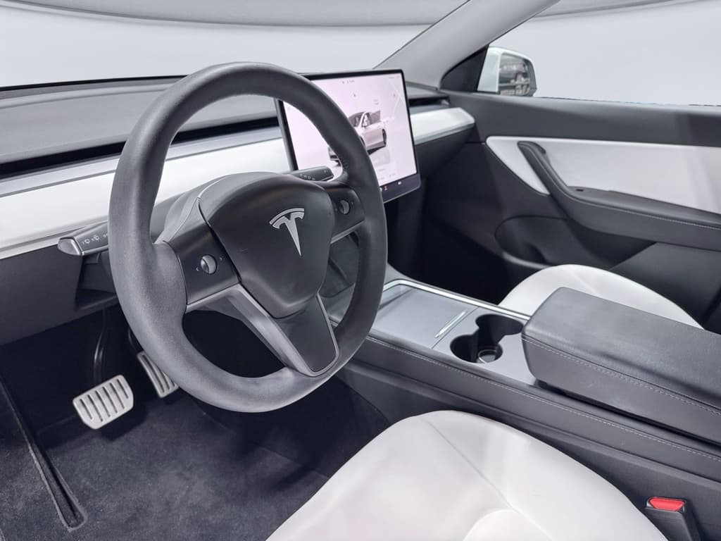 2022 Tesla Model Y view 18
