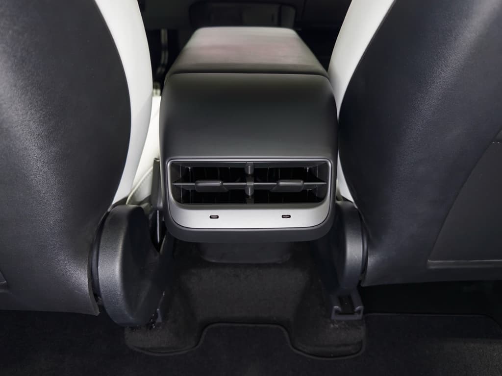 2022 Tesla Model Y view 21