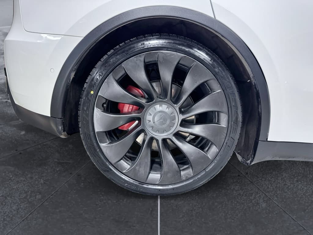 2022 Tesla Model Y view 37
