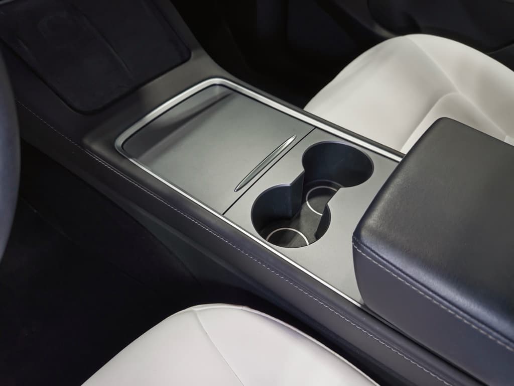 2022 Tesla Model Y view 19