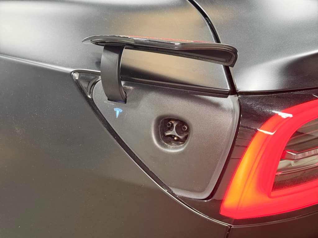 2023 Tesla Model 3 view 5