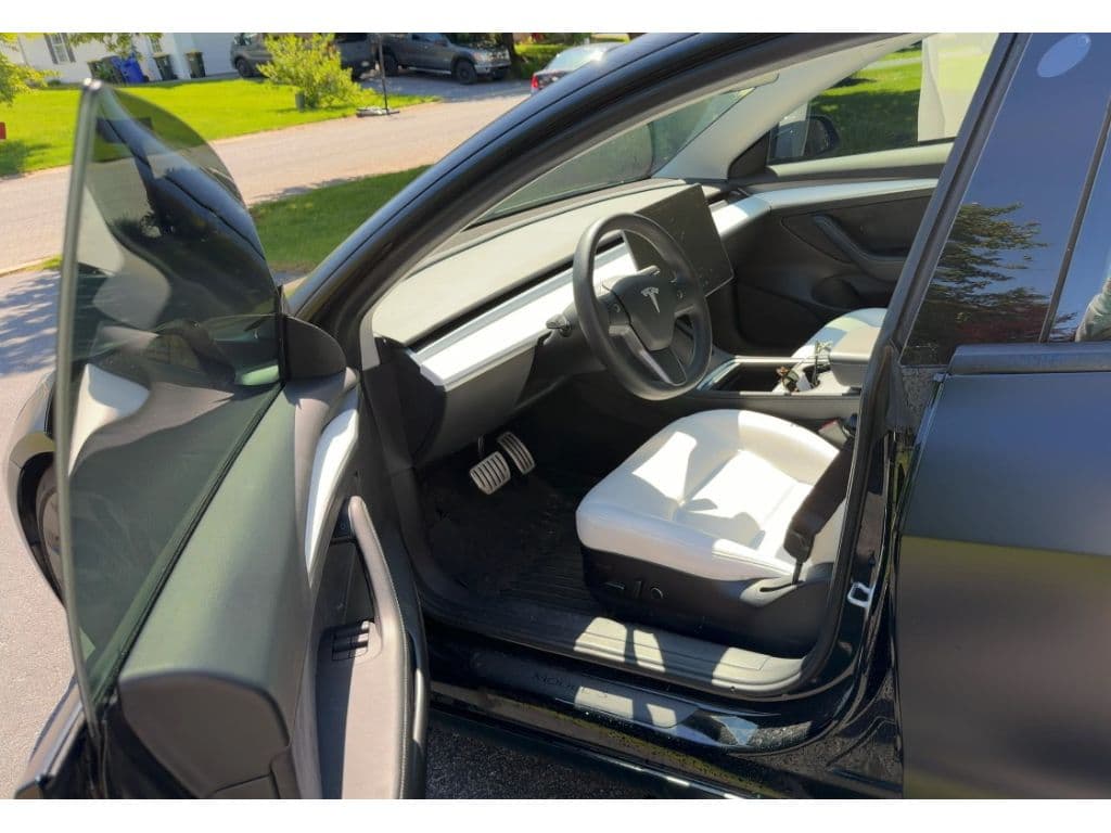 2023 Tesla Model 3 view 5