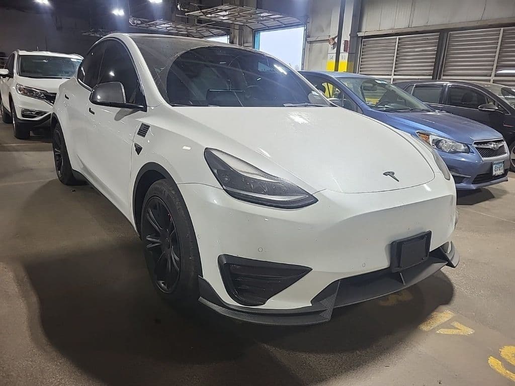 2022 Tesla Model Y view 4