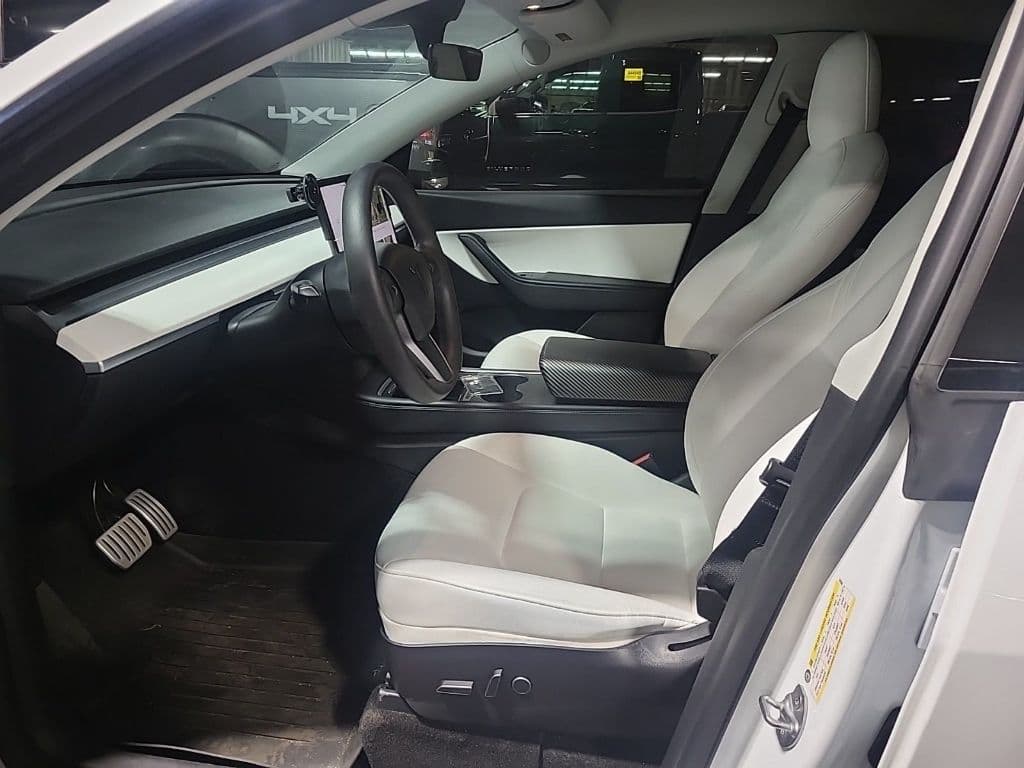 2022 Tesla Model Y view 5
