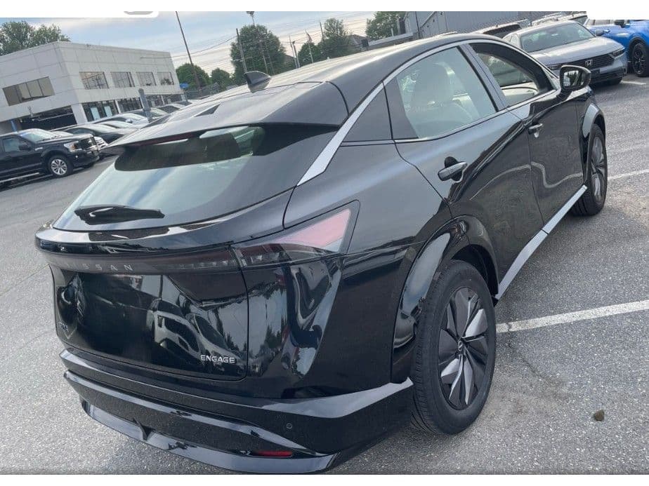 2023 Nissan Ariya view 3