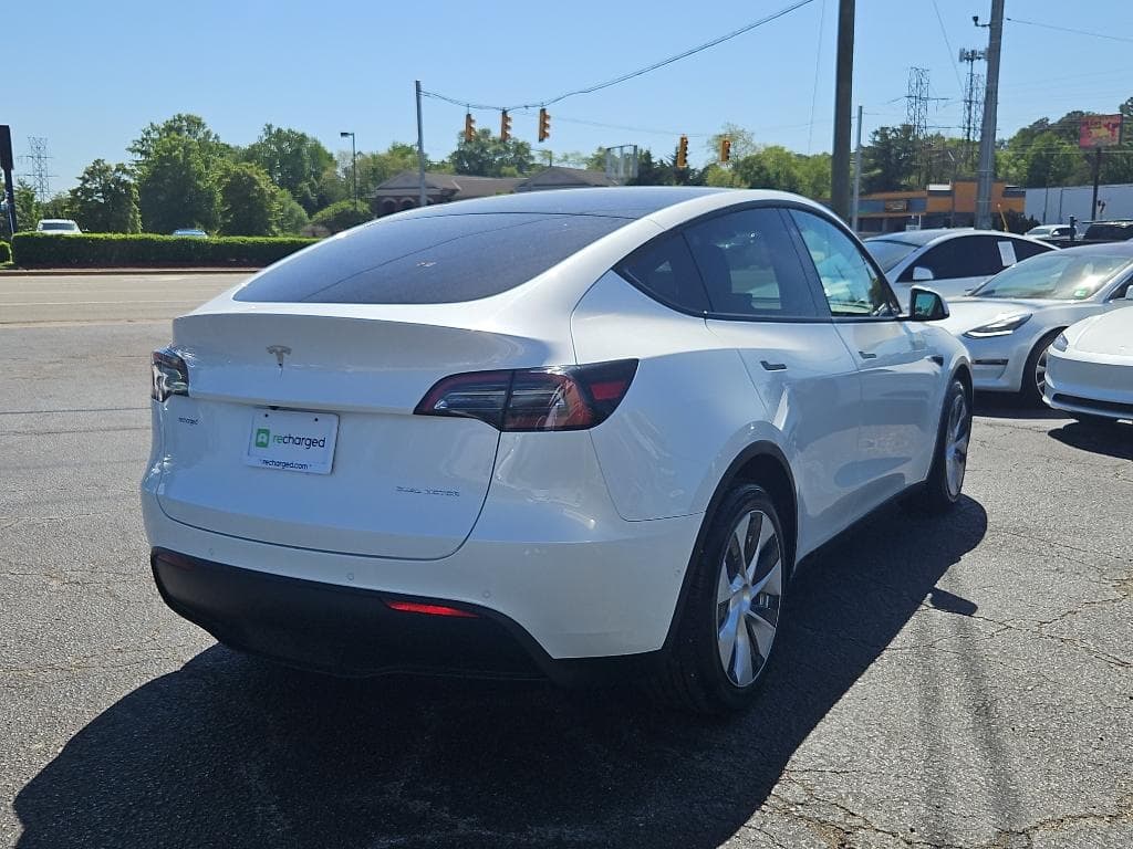 2022 Tesla Model Y view 3