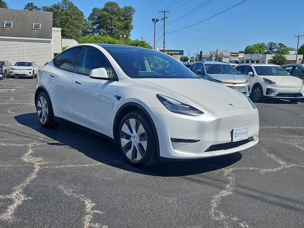2022 Tesla Model Y view 4