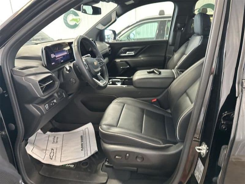2025 Chevrolet Silverado EV view 5
