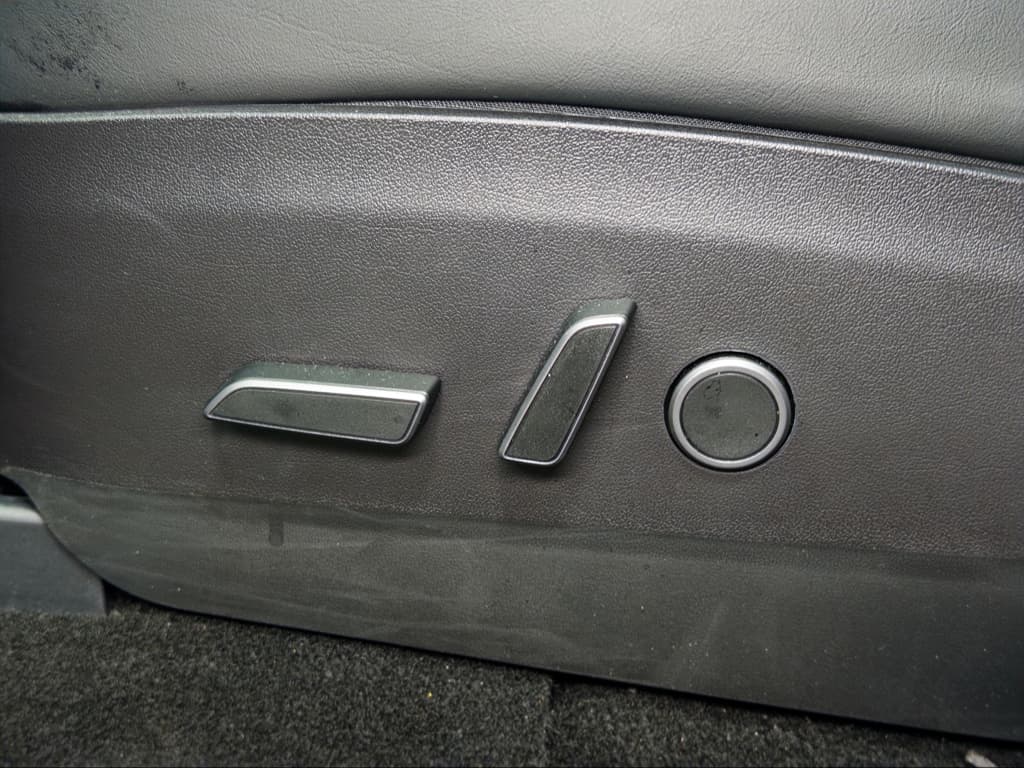 2022 Tesla Model Y view 7