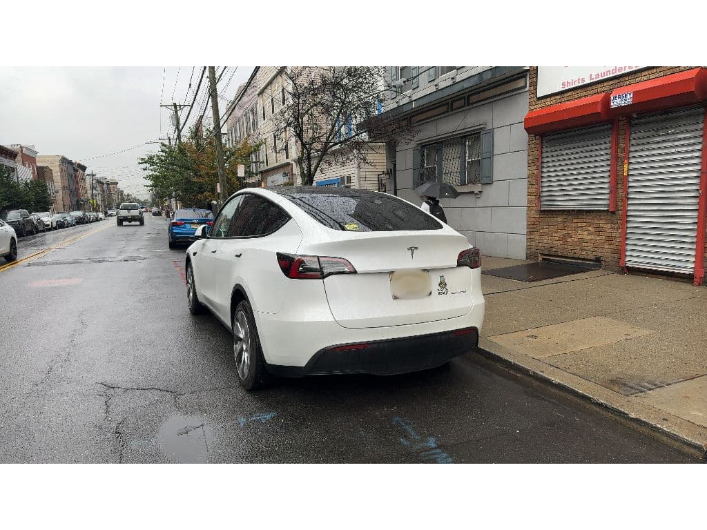 2022 Tesla Model Y view 3