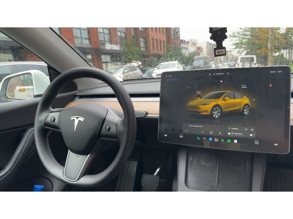 2022 Tesla Model Y view 4