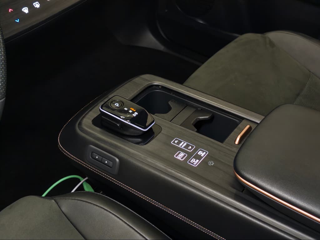 2023 Nissan Ariya view 18