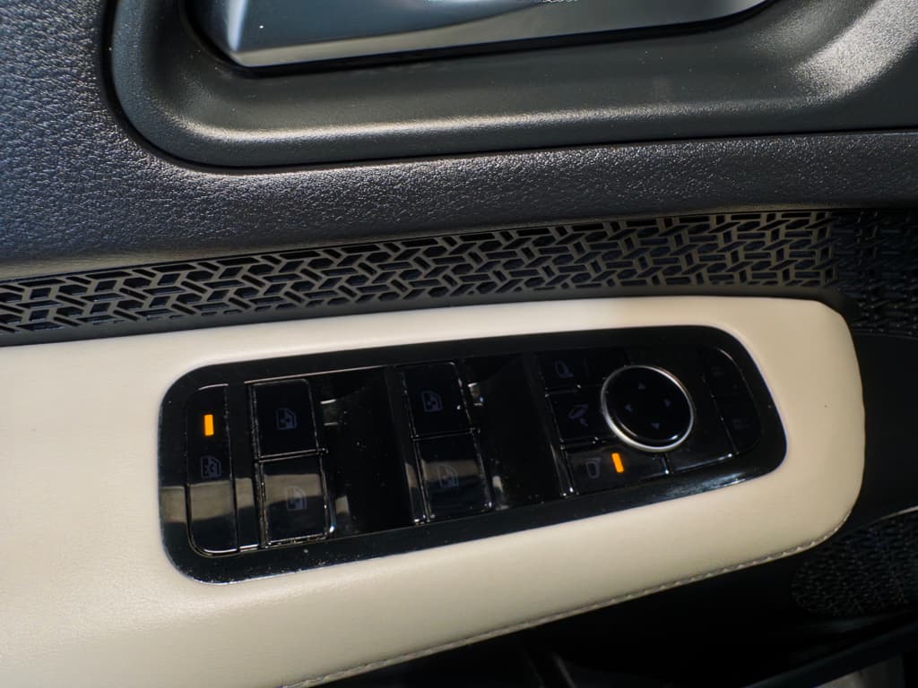 2023 Nissan Ariya view 7