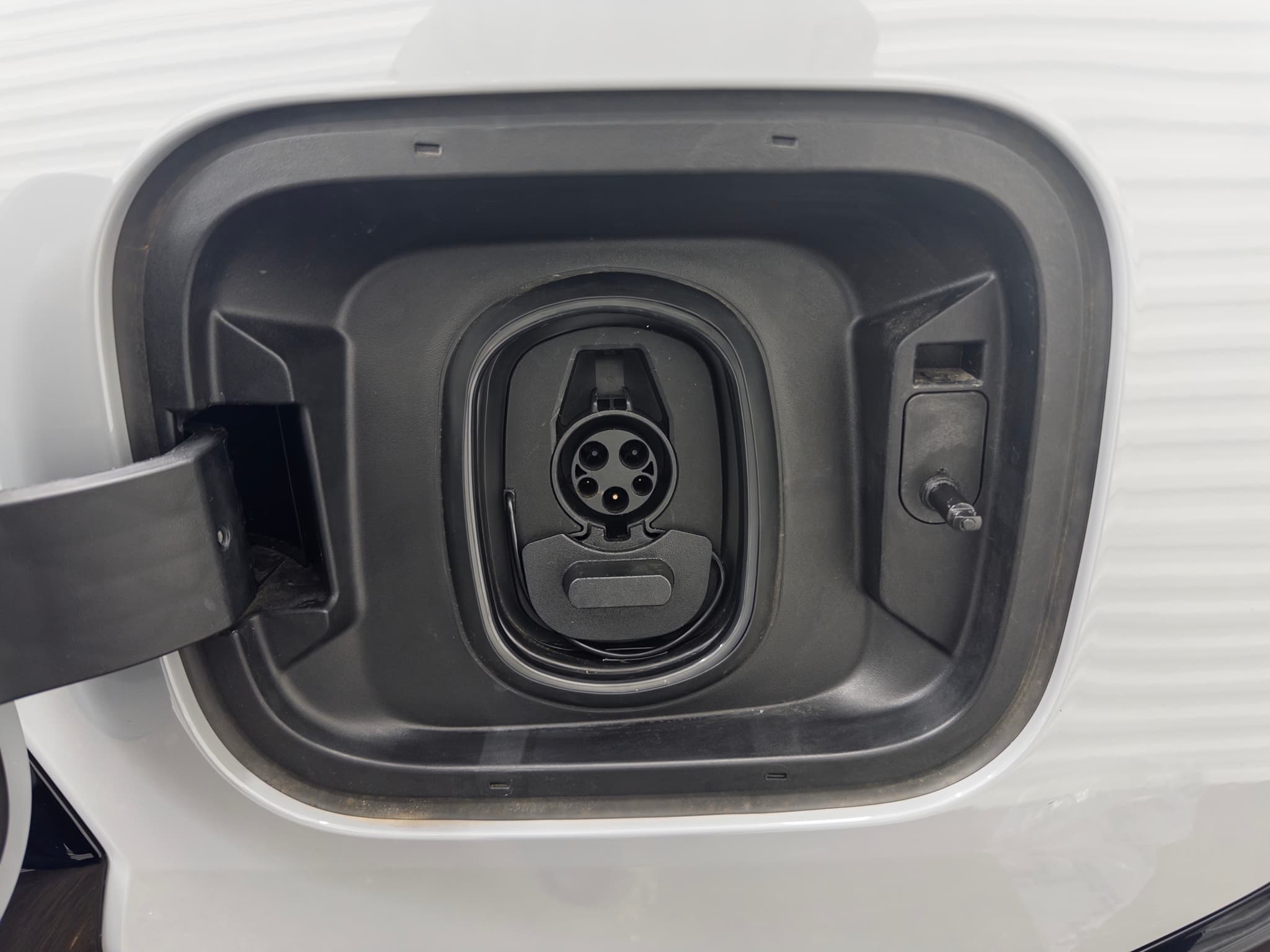 2025 Chevrolet Silverado EV view 5