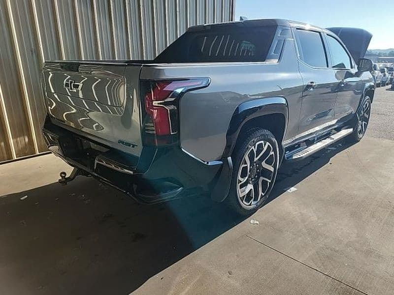 2025 Chevrolet Silverado EV view 4