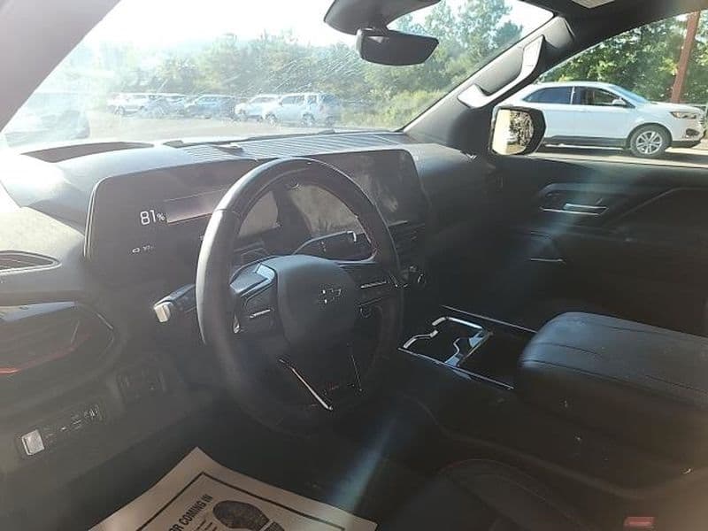 2025 Chevrolet Silverado EV view 5
