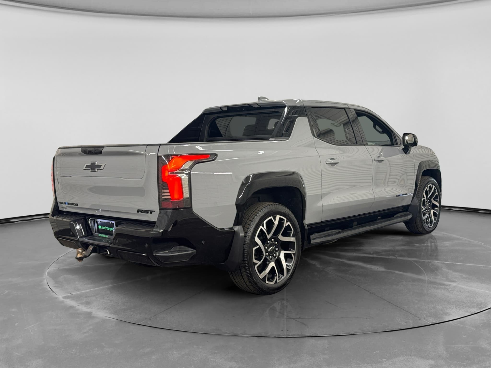 2025 Chevrolet Silverado EV view 3