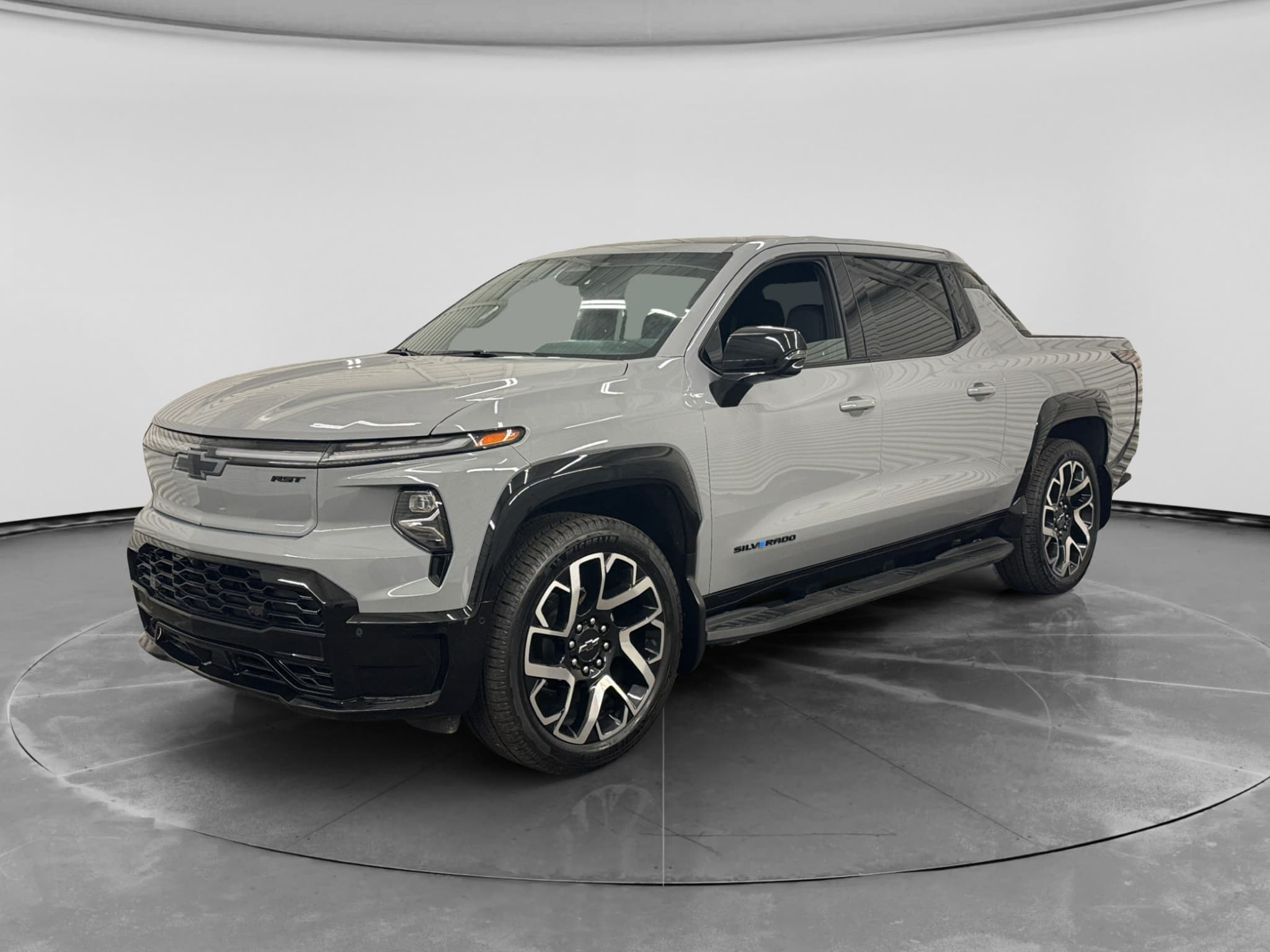 2025 Chevrolet Silverado EV view 1