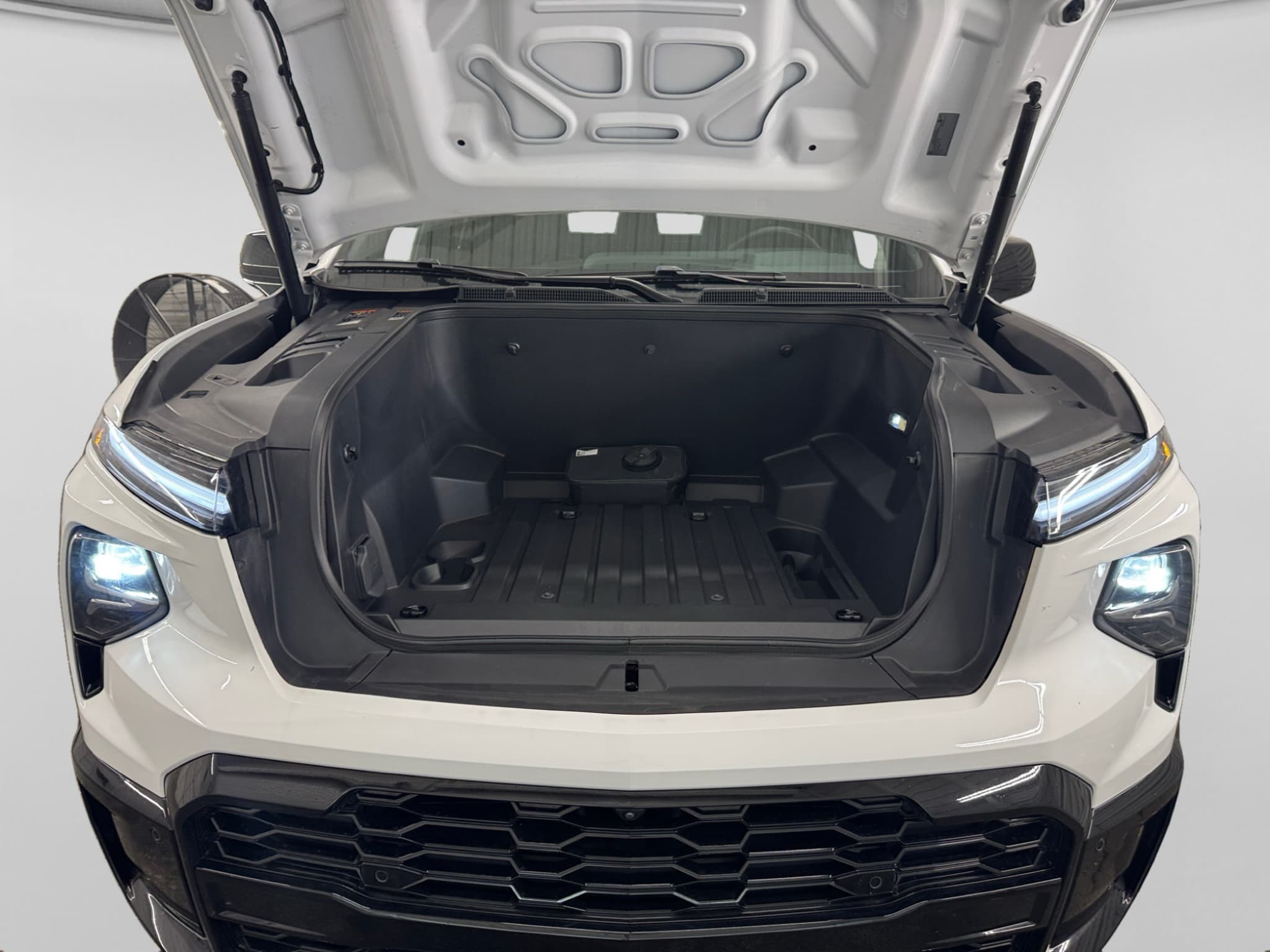 2025 Chevrolet Silverado EV view 31