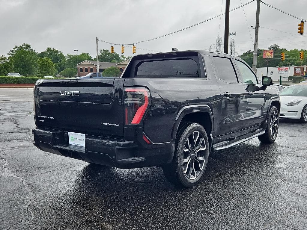 2025 GMC Sierra EV view 3