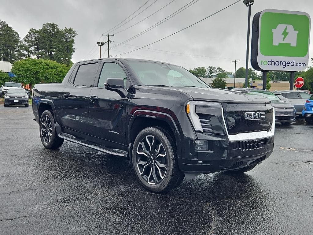 2025 GMC Sierra EV view 4